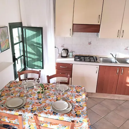 Apartment Raggio Di Sole Castellina Marittima - Bilocale Con Piscina In Toscana